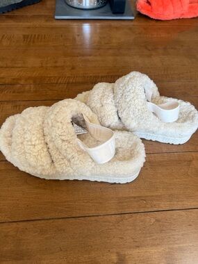 UGG Platform Shearling Slide Sandal in Cream
